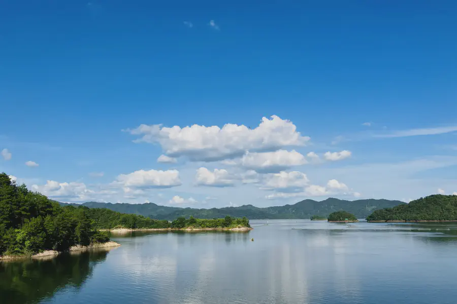 Qian-Dao-Hu.Qian-Wei-Xian.webp